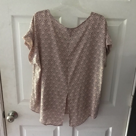Sizes 00 & 0 torrid Geometric Top - Picture 5 of 6